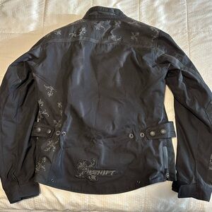 Women’s motorcycle jacket only used 1 time. Like new